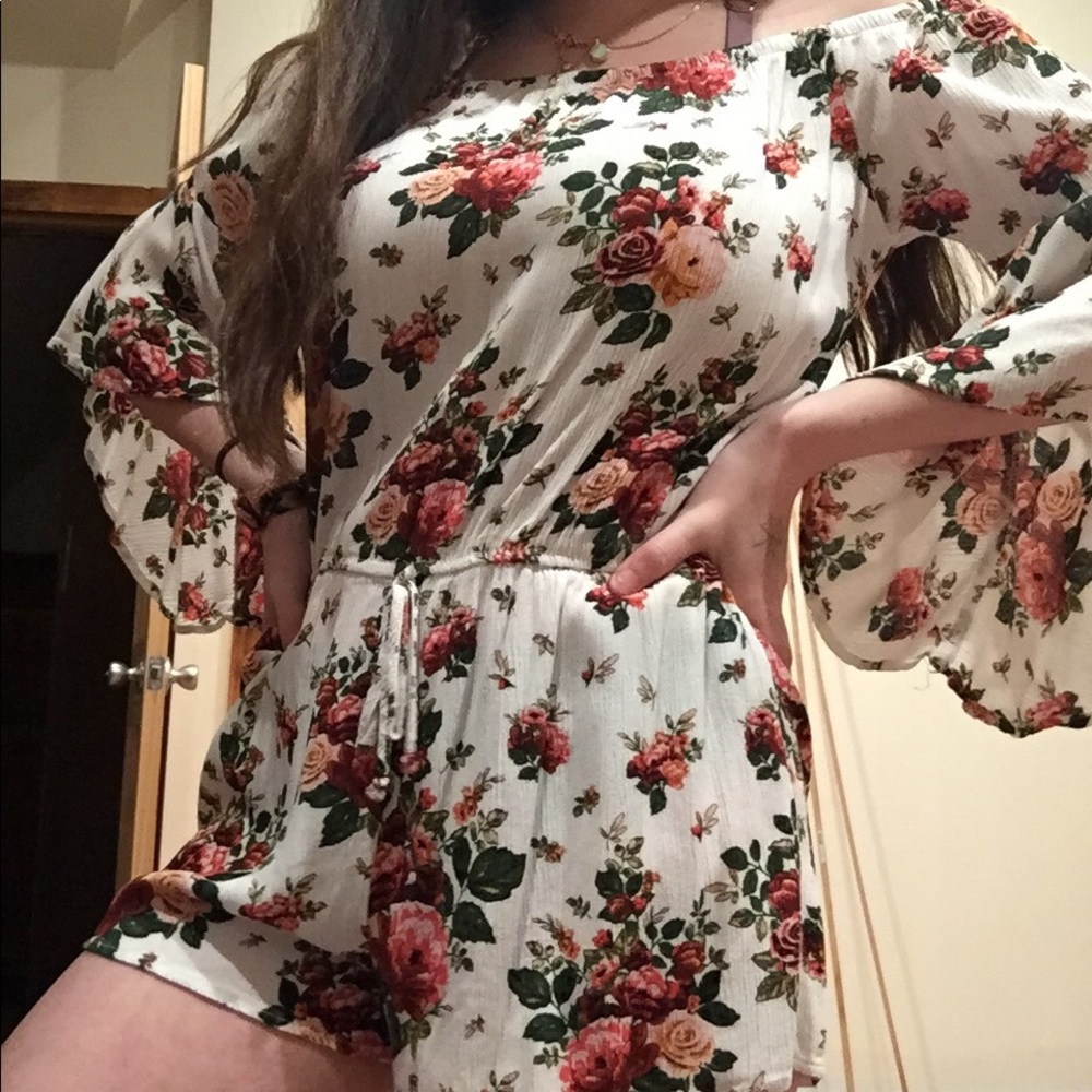 WHITE FLORAL ROMPER
